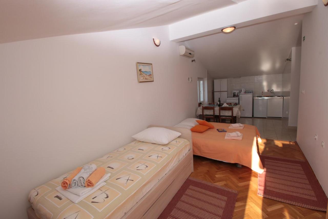 Apartmani Damir Livajic Omis Bagian luar foto